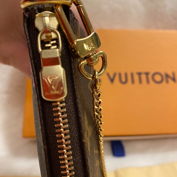 Authentic Louis Vuitton Christmas edition mini Pochette accessories Japan Sakura - Picture 2 of 6